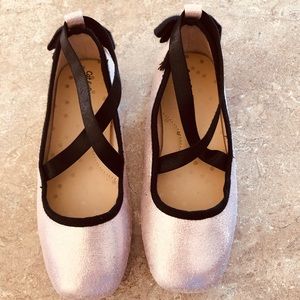 Girls size 11 pink dress shoes